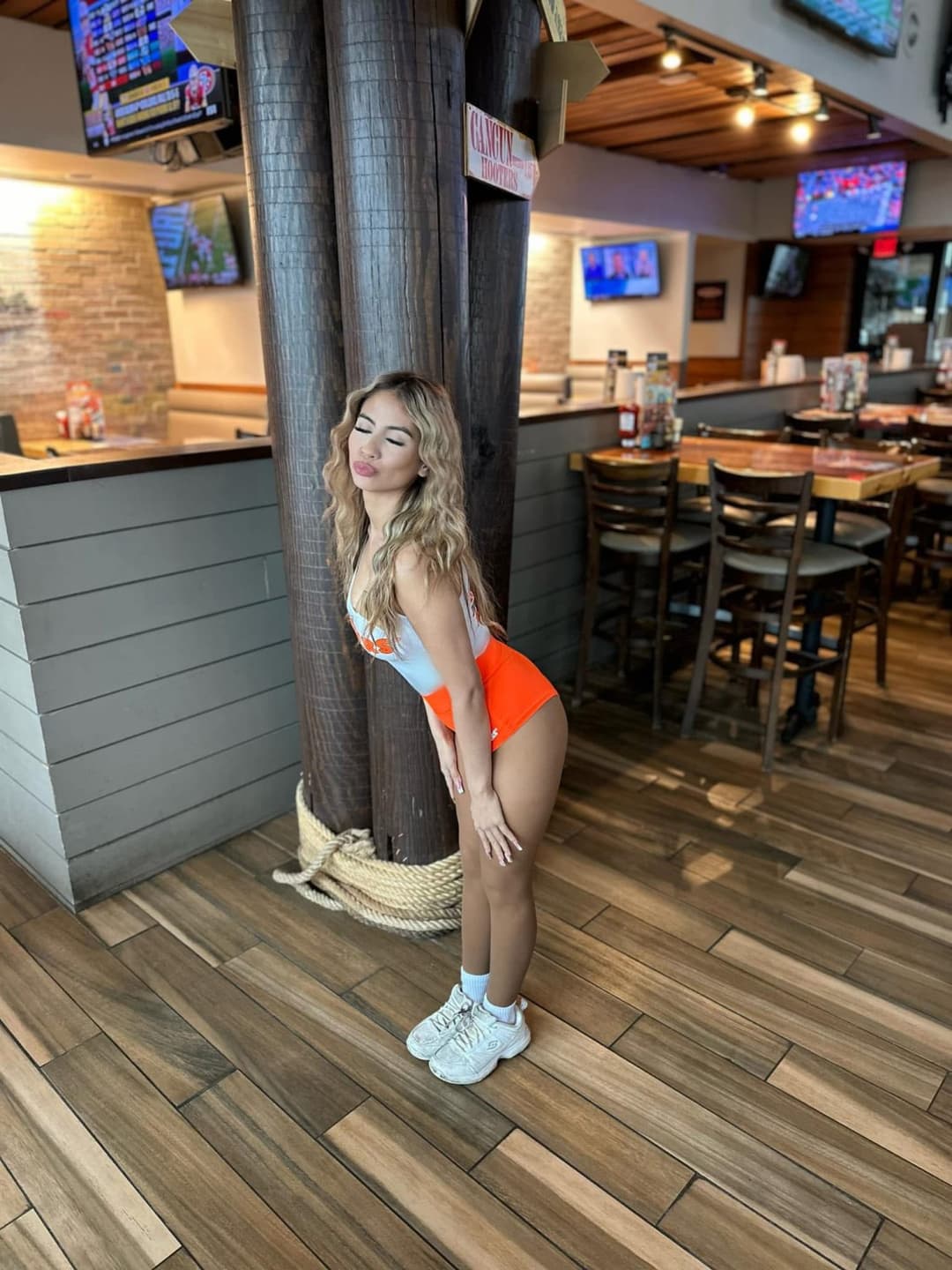 Sexy hooters Latina slut