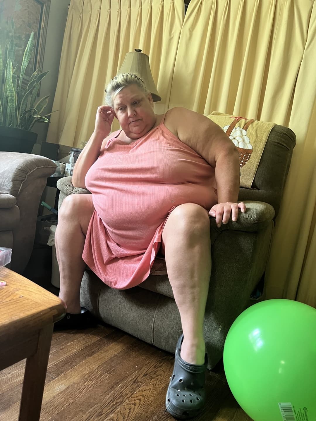 Real ssbbw mom candid too fat to stand and cook but fat enough to fuck