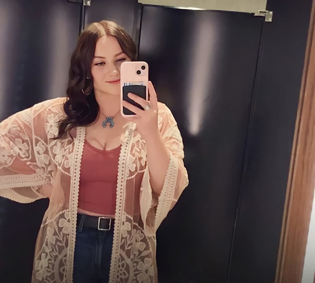 Canada - Rianne, thick ‘n busty country girl