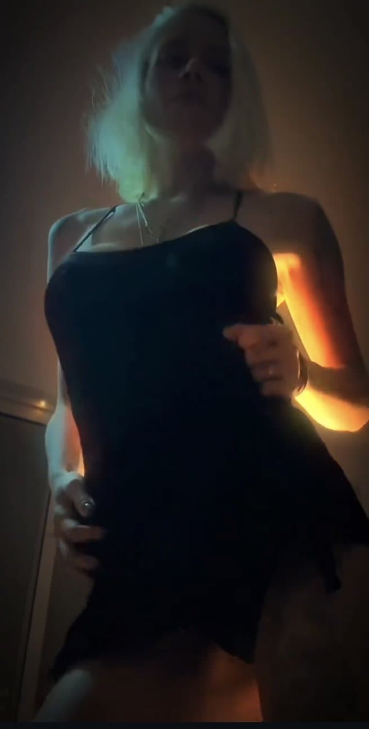 Moira Goldgod hermosa tela tarotista imágenes soft si alguien tiene más mejor igual tengo un par más