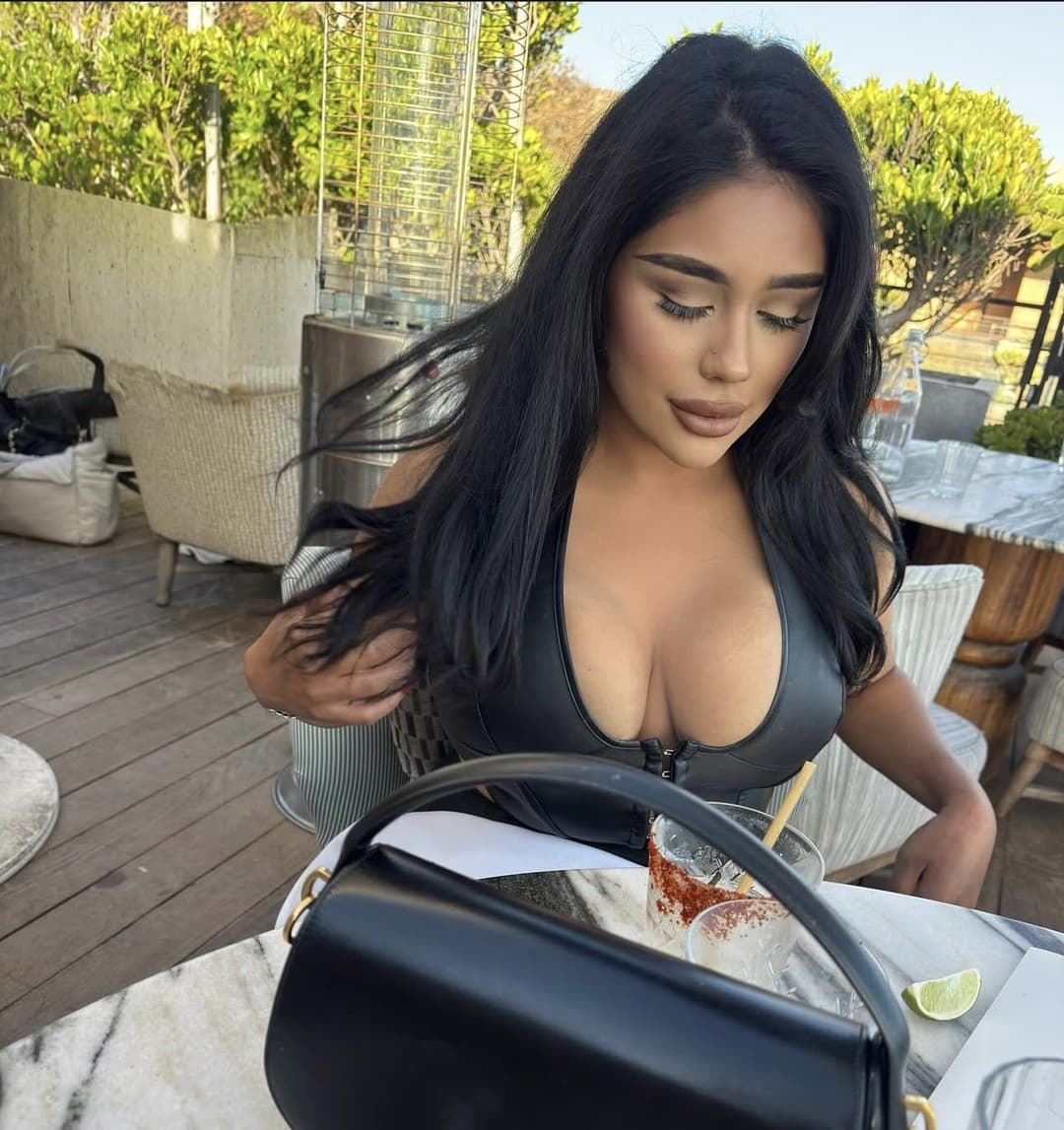 Sexy big tit Latina milf