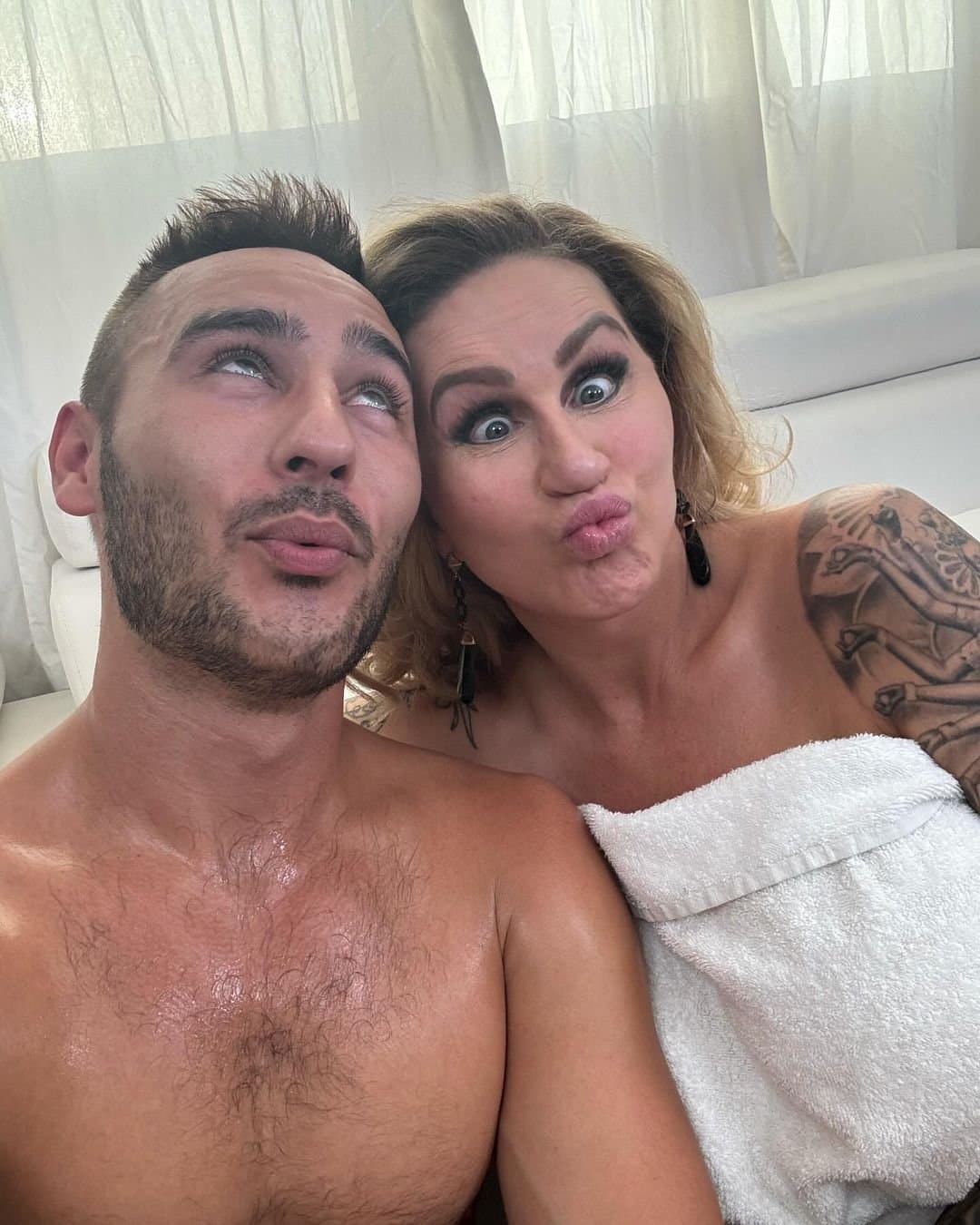 Los amigos de Mamá y mensajito para mí ??