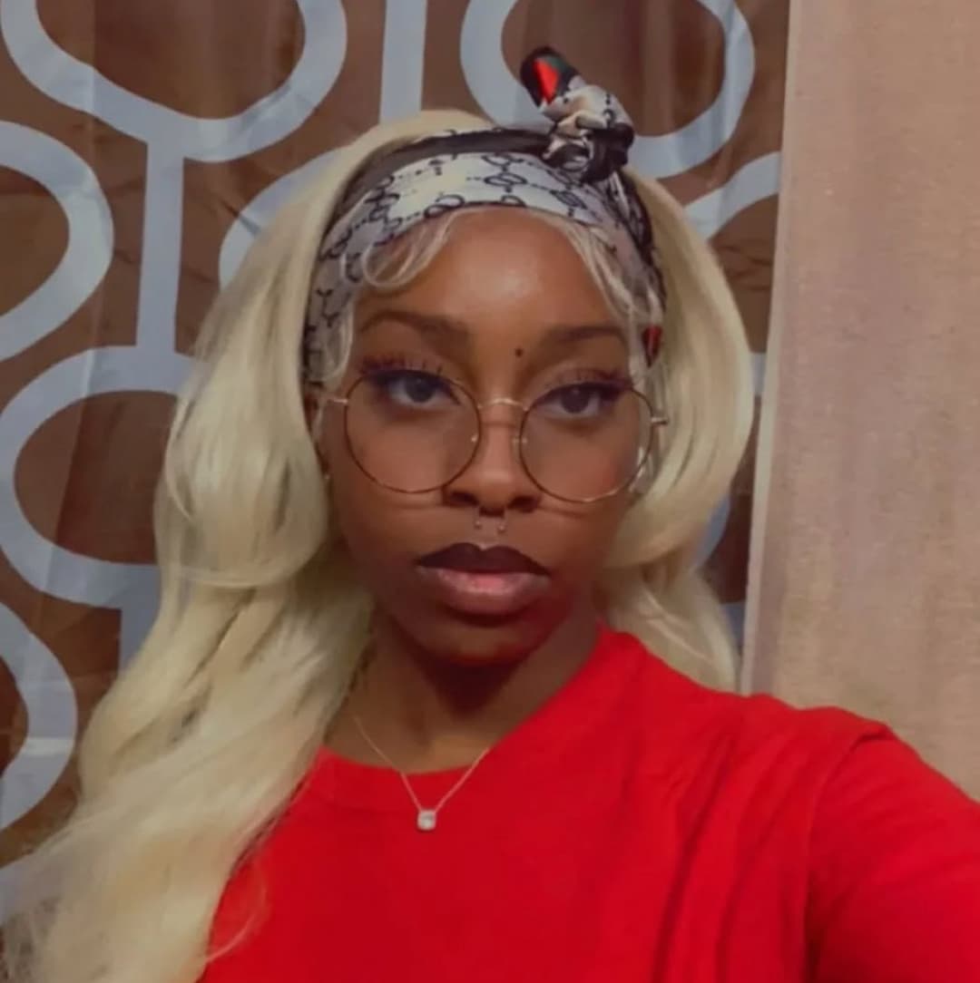 My fav type of woman, a thick Ebony!