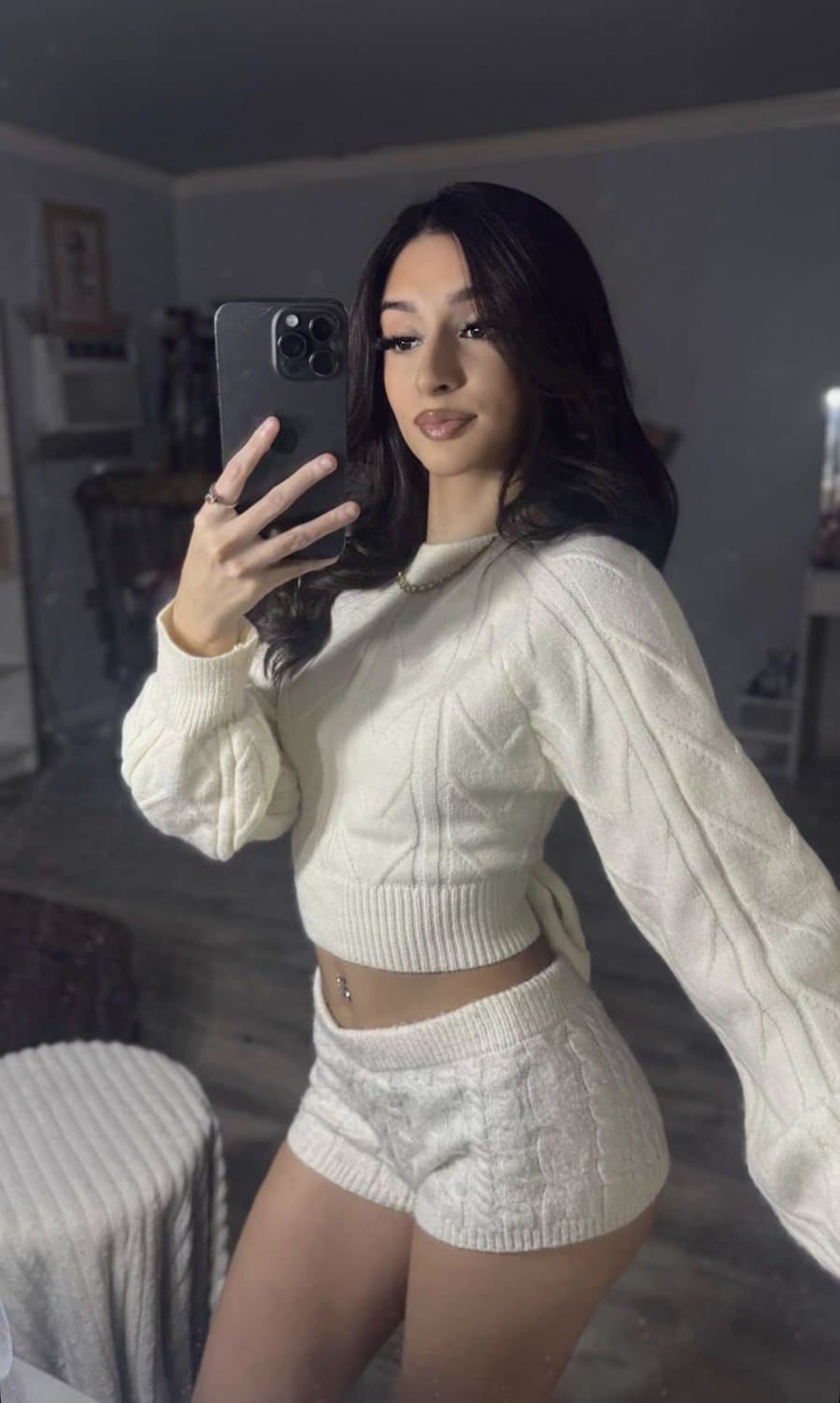 Click to view full size Sexy ass latina hoe bouncing on dick in the back seat