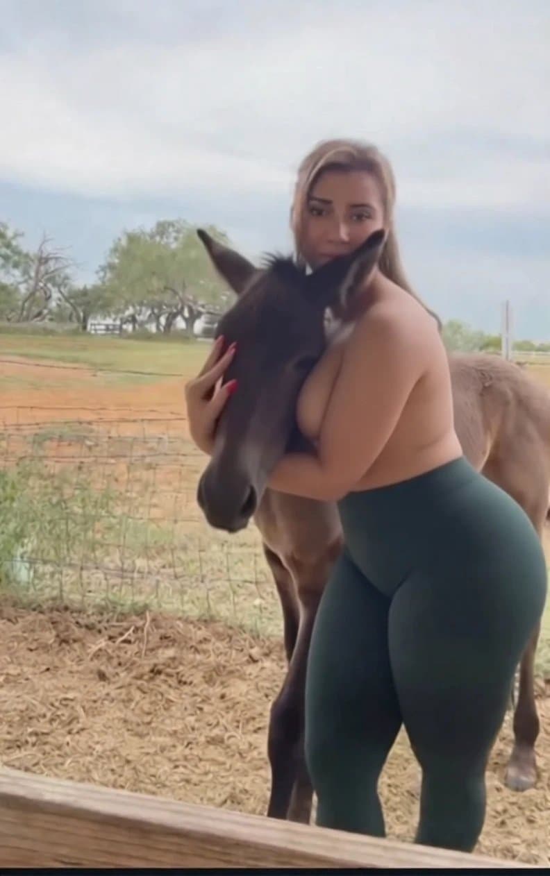 Influencer Zoé Victoria Suazo, addicted to horses