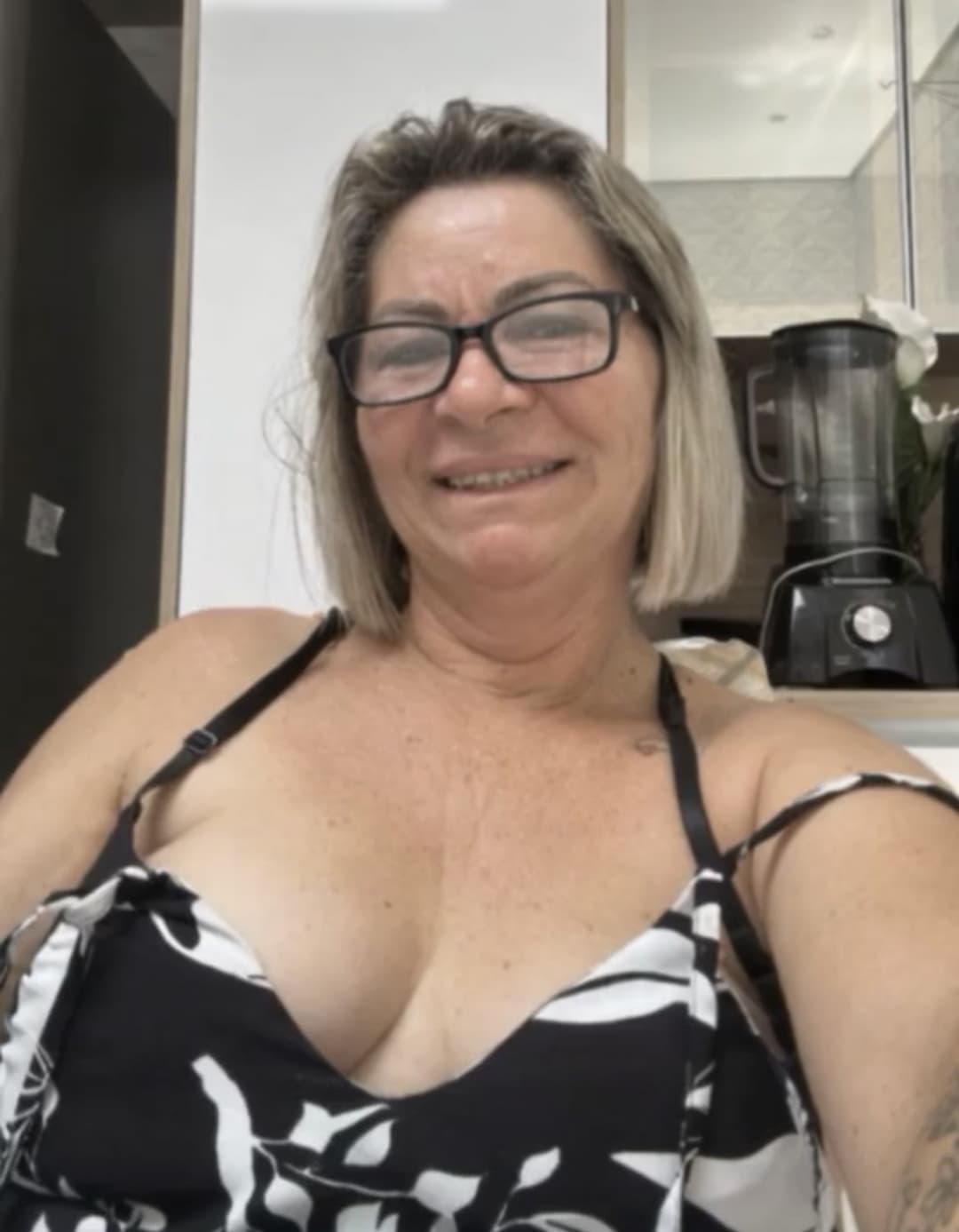 ? Follower asked to post a hot slut sucking nicely