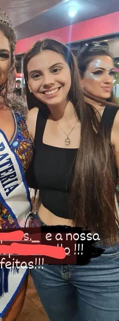 Novinha peituda vazada