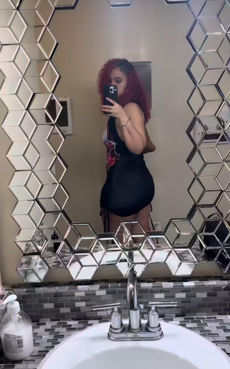 Fat ass Latina twerking showing that fat ass