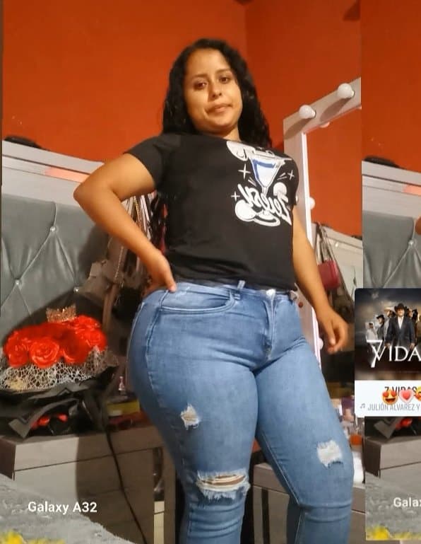 Apenas 18 años y con ese culaso???? just 18 year old and all that ass  on her damn!