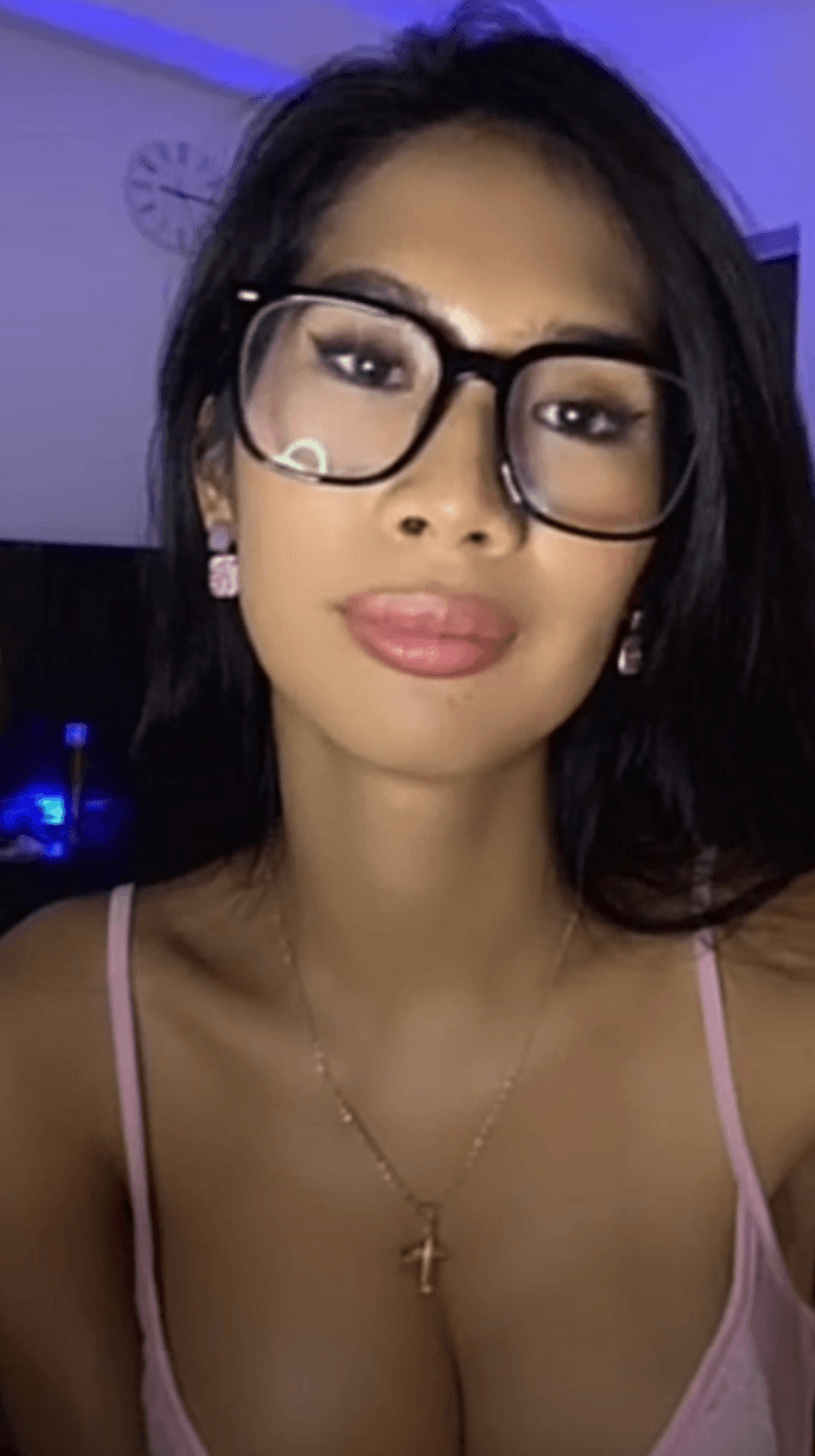 Hot girl from the Philippines pretty face Big Boobs