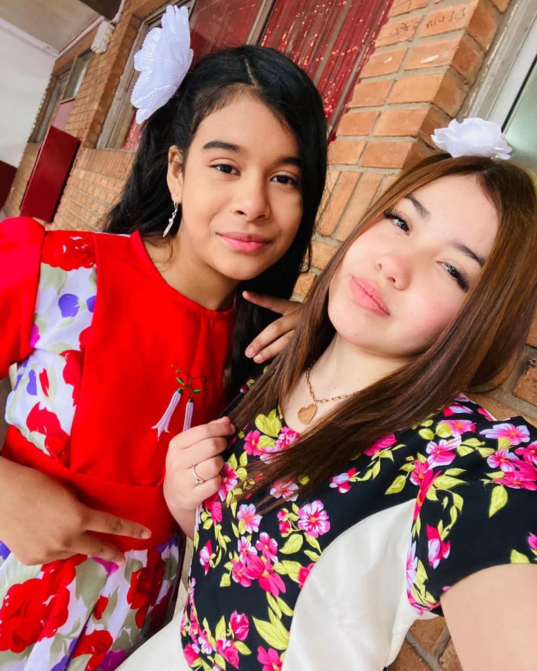 Haberme cogido a la mamá y unos años mas tarde a su hija fue excitante, las dos la chupan delicioso