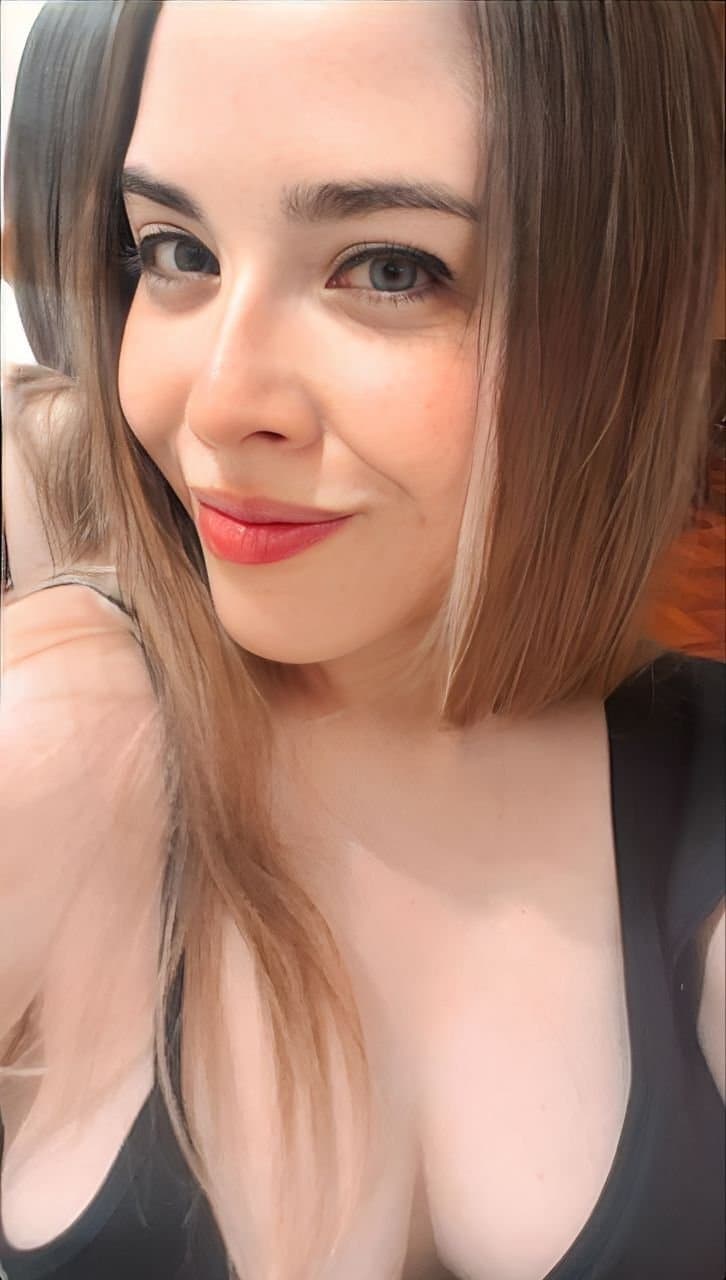 Anto rubia petera argentina ? tiene cara de petera y chupa re bien la pija