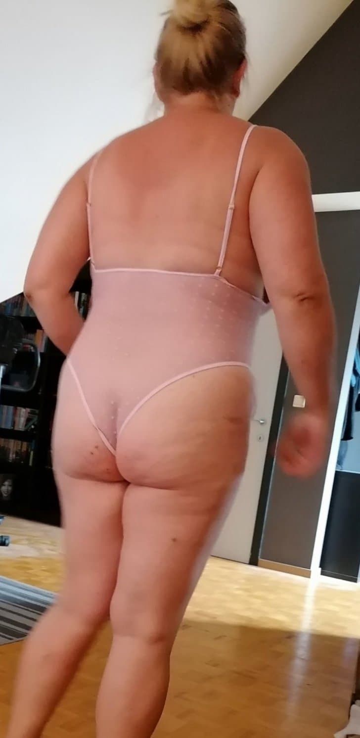 Click to view full size Belgium cumwhore Jessie from Limburg. Submissive willing all holes bare cumdump.