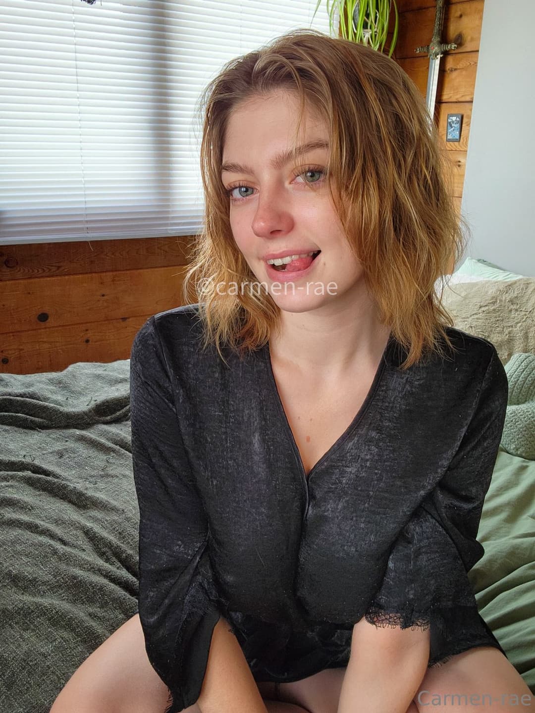 Out of the shower, nice and squeeky clean ✨