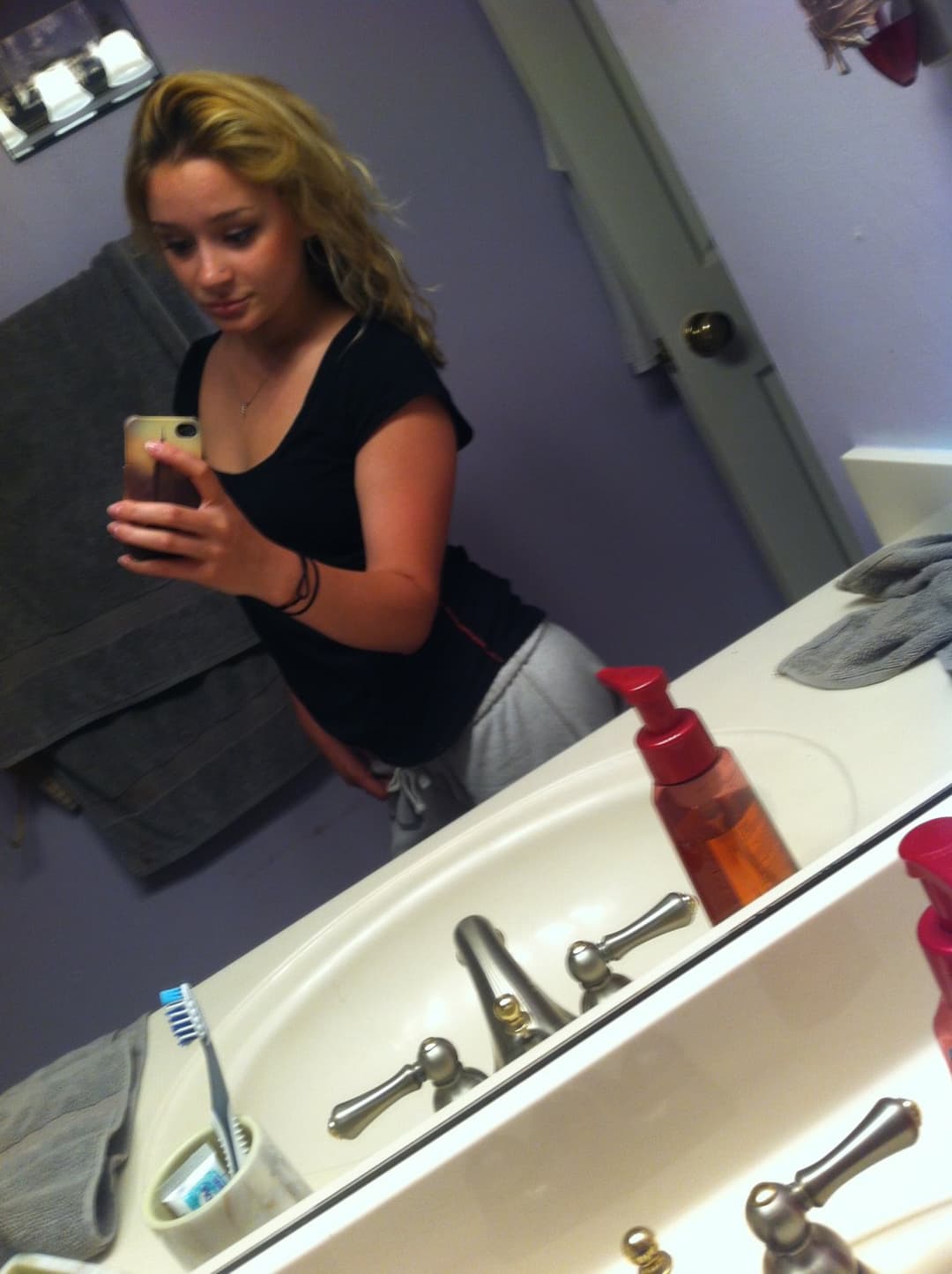 Lacie should’ve set a passcode on her old phone