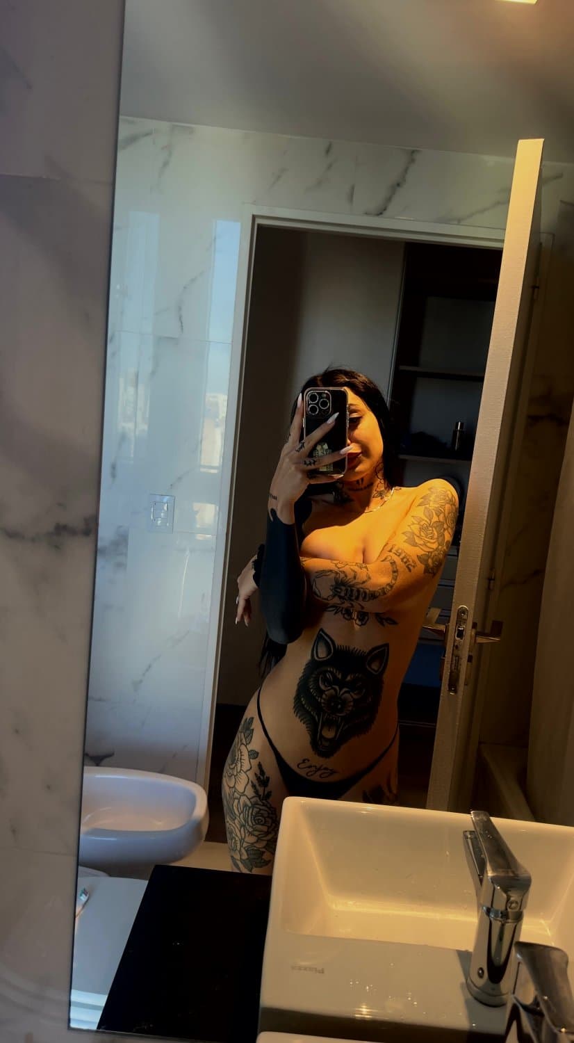 Click to view full size Do I look like your type or your next mistake?