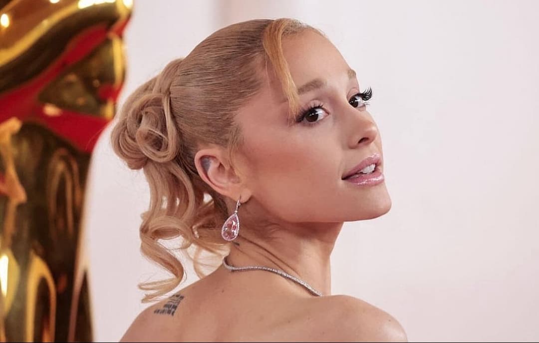 More Ariana Grande face/lips porn to goon to ?