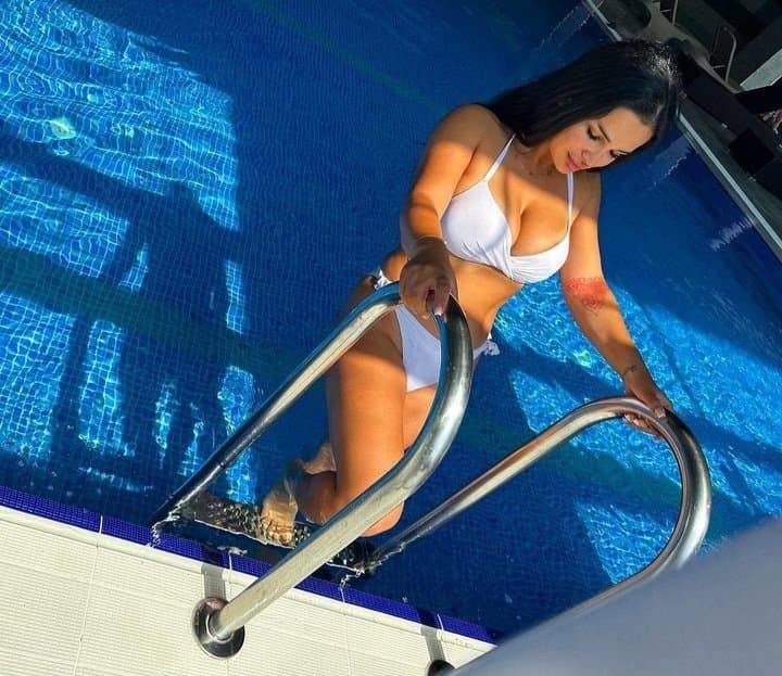 Sexy glamour feet pedicure woman sexy tits