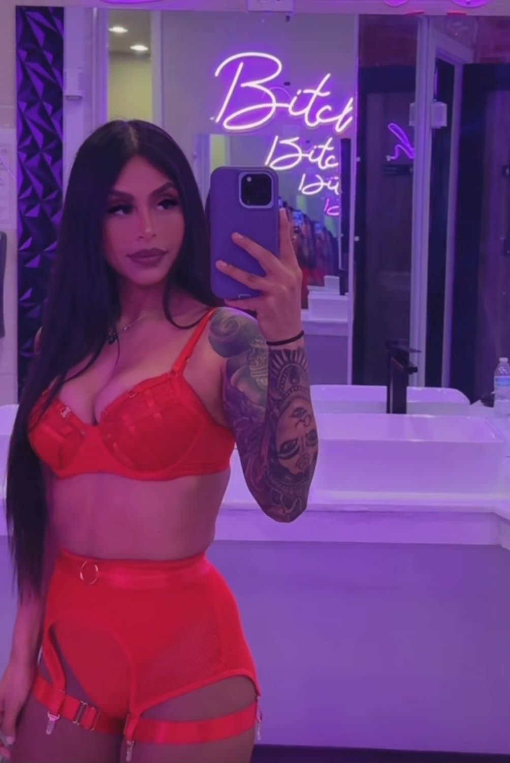 Sexy Latina MILF, Pregnant, Feet, Fit, Comments Welcomed.