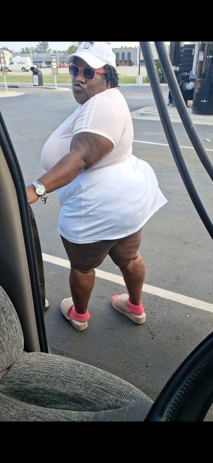 HUGE THICK MEGA EBONY BBW BUG OLE JUICY ASS BOOTY