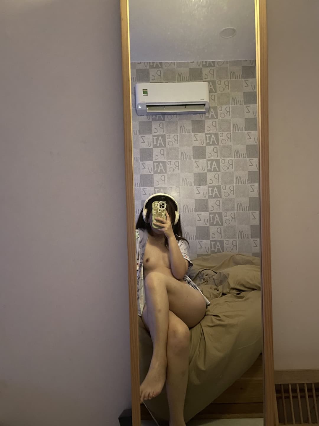 New toy to use, cum hard for her and save her pics