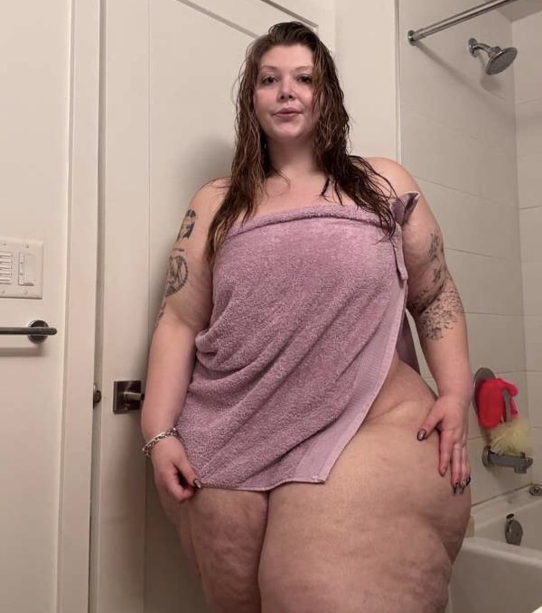 Click to view full size Phat ass white goon meat Bbw