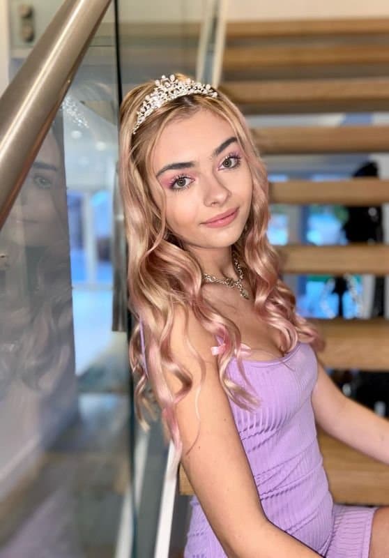 Beautiful Model Harley Elise Chapman