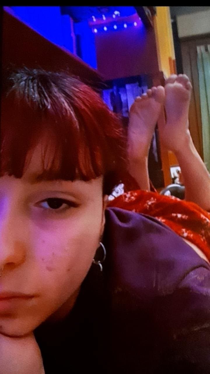 Moglie troia italiana espone le suole