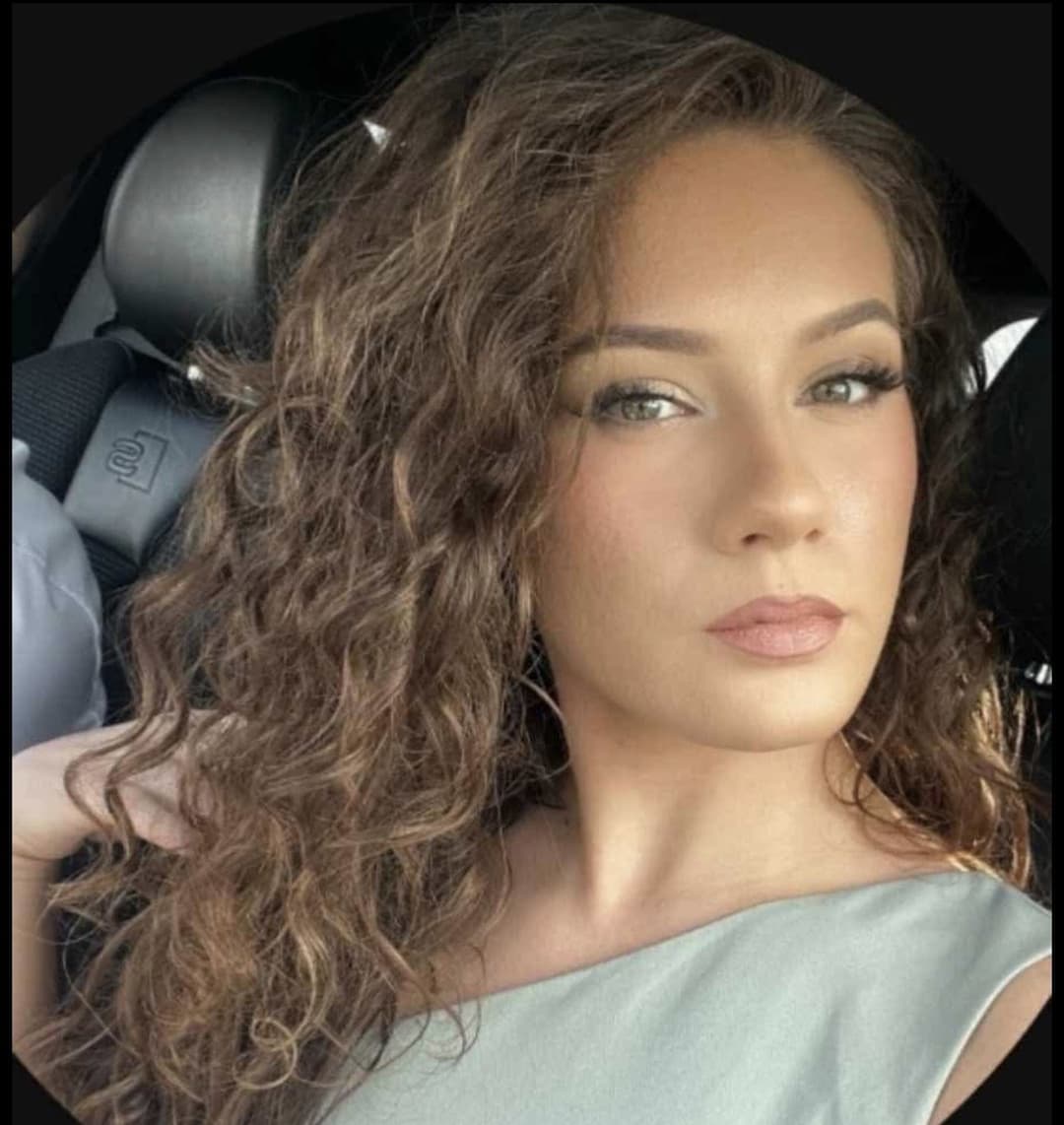 Click to view full size My ex girlfirend slut Ivana send me naked photo of pussy