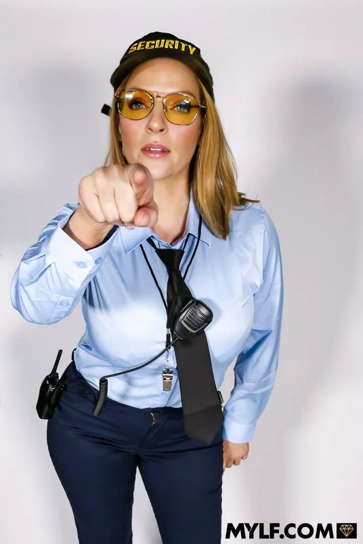 Now imagine if Uma Thurman was your own personal security guard/ fuck slave