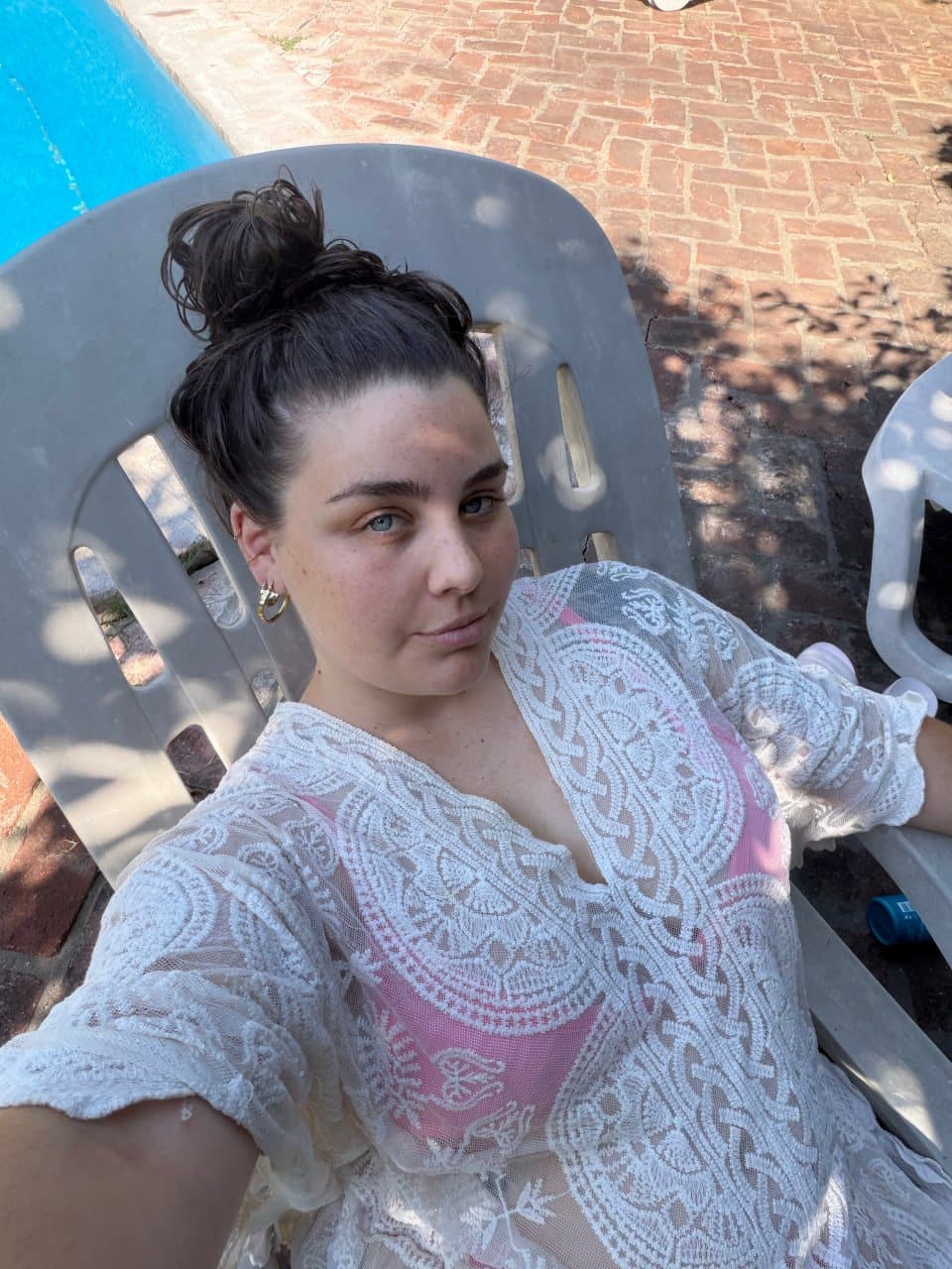 slut likes bouncing her titties