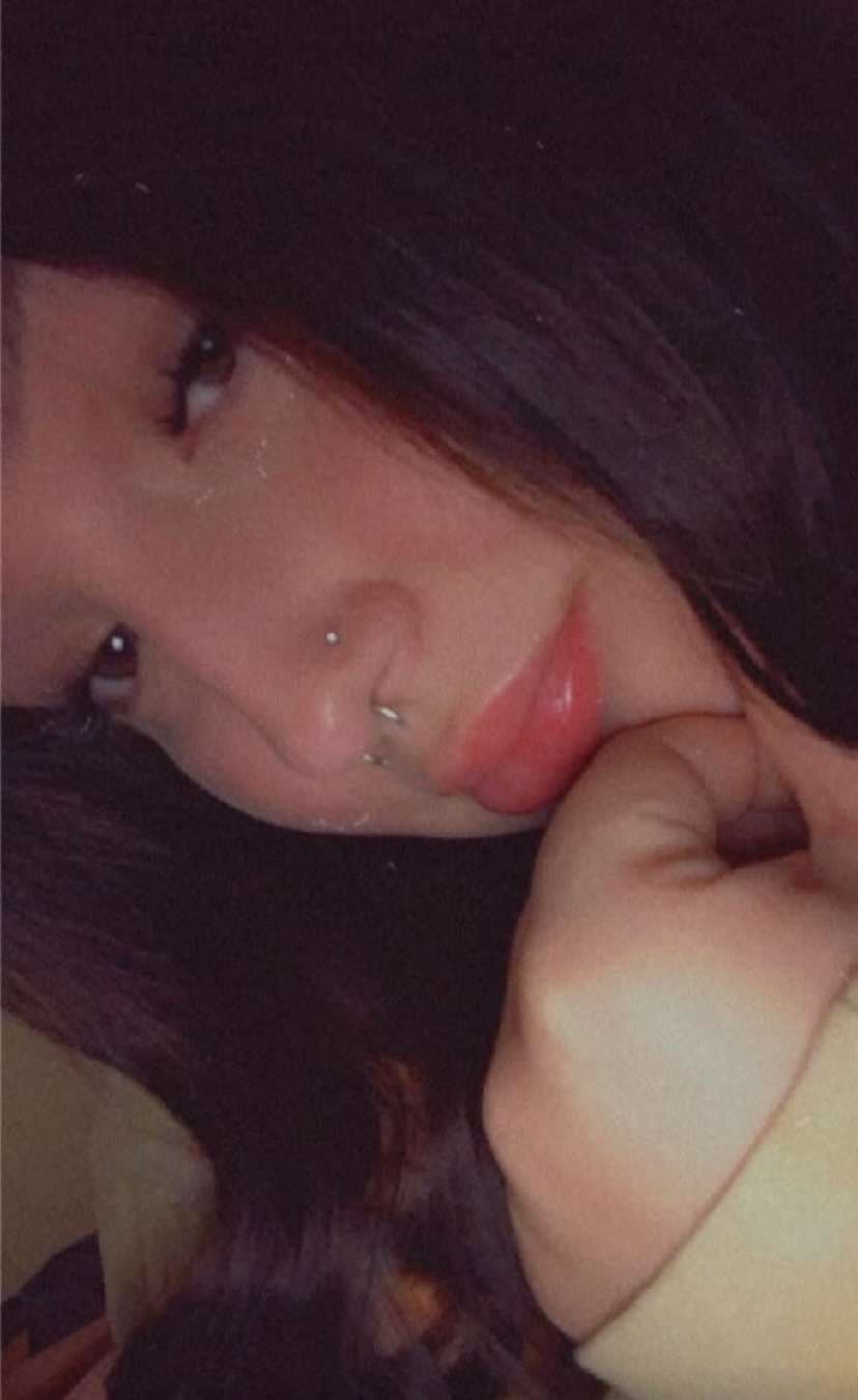 Hey every one add this account. She’s an irl. If we get her to 100 followers said shell show body