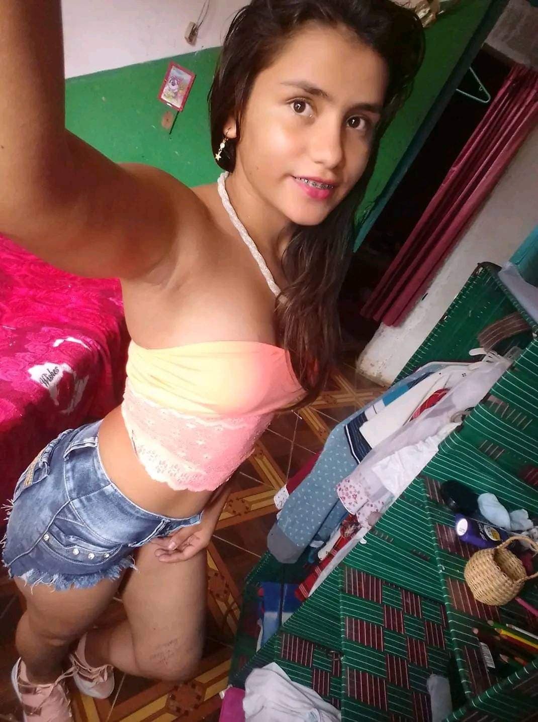 Buen aporte_ la.sobrina de un seguidor qe asi deja sus tanguitas bien sucias y olorosas