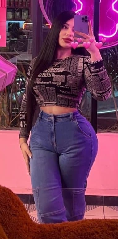 Chica buchona hermosa y de muy buen cuerpo