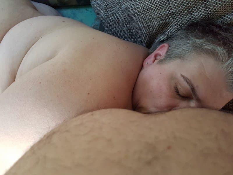 Fatty SSBBW gets facial in garden