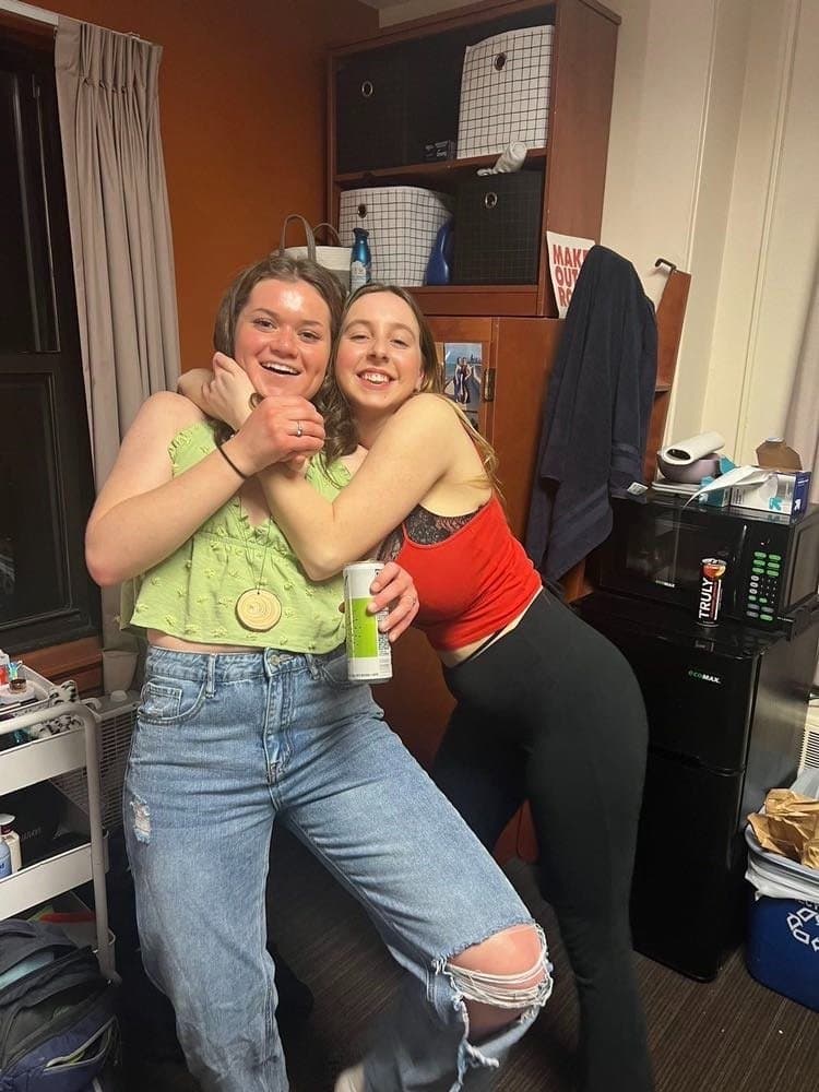 Busty college girl Br1dg3t