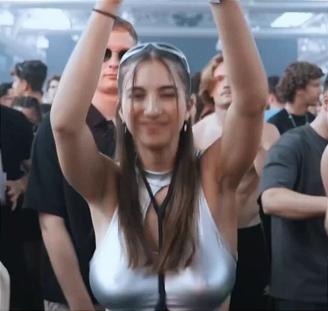 Viral Silver Techno Bouncing Boobs Girl Finally Found!