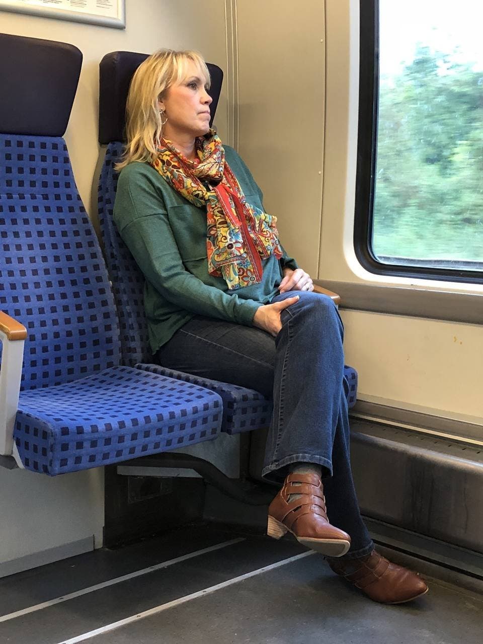 Dana, 60yo gilf, show her assets