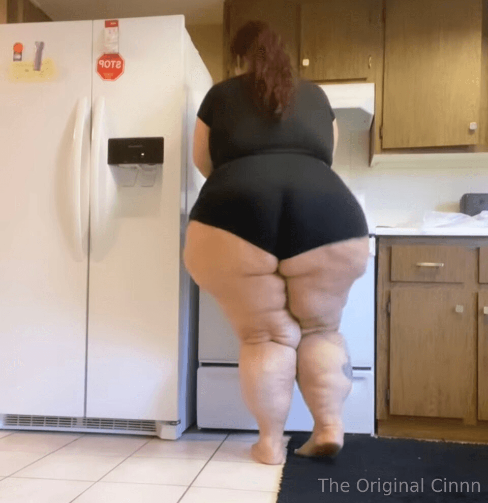 MamI wiT a BIG OL buTt !!