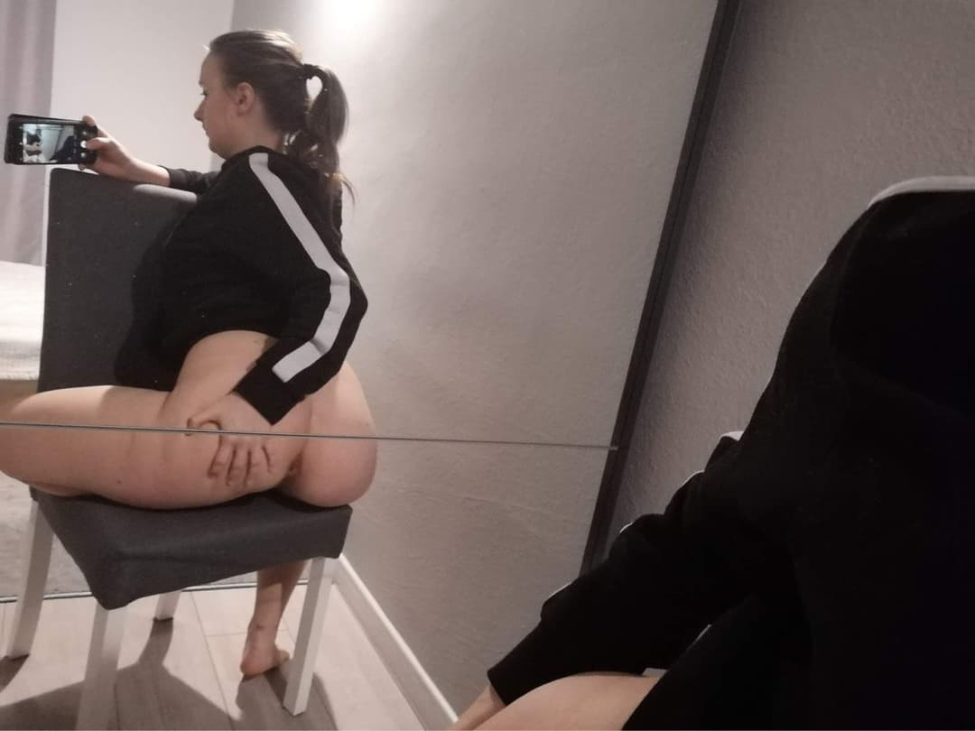 Click to view full size Girl nude photo