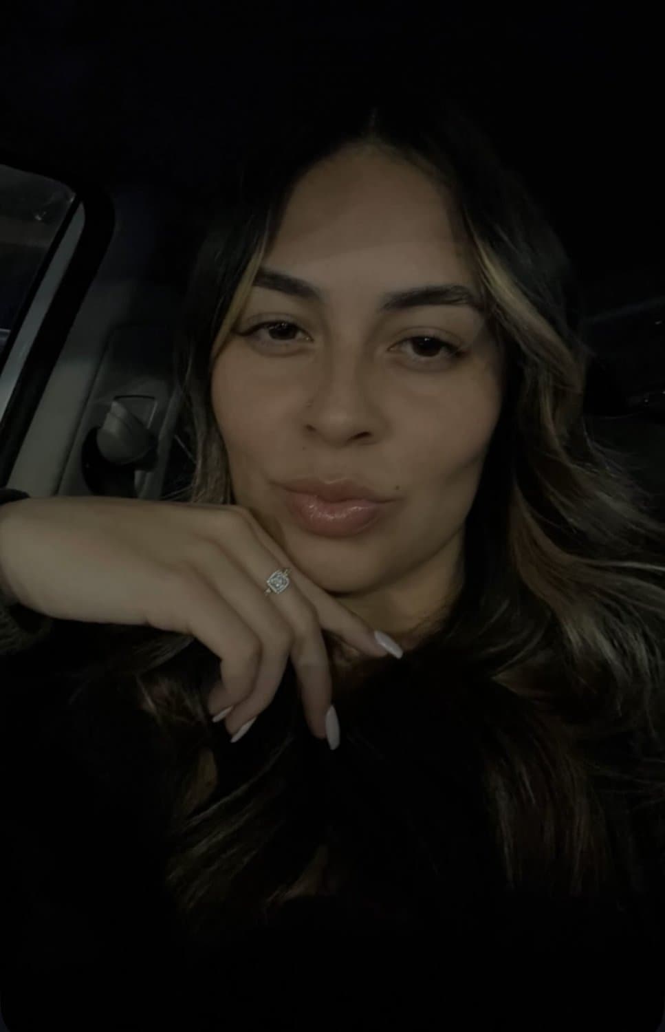 Who would fuck my small tit cousin dm me to chat