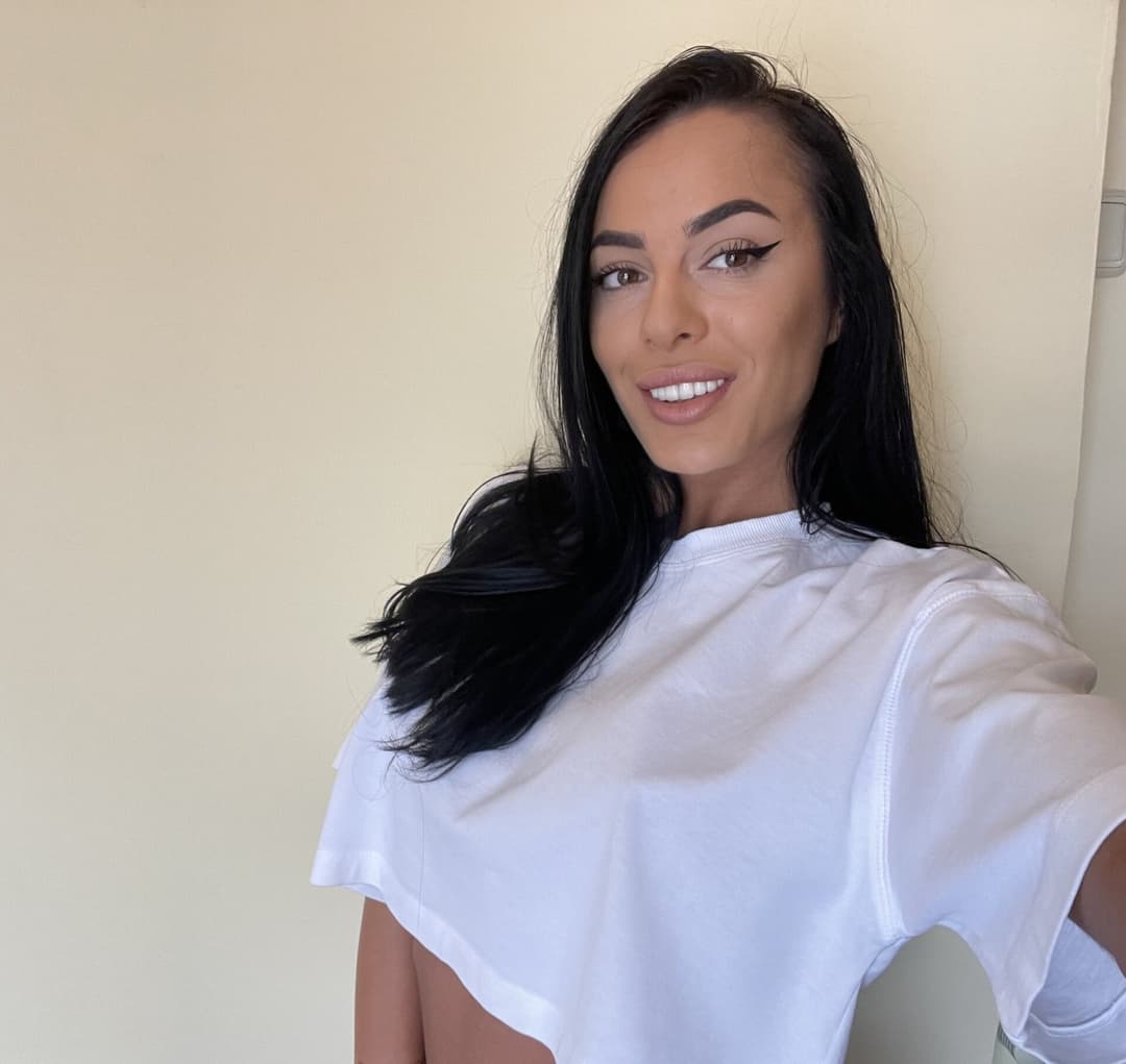 My girlfriends sexy sister