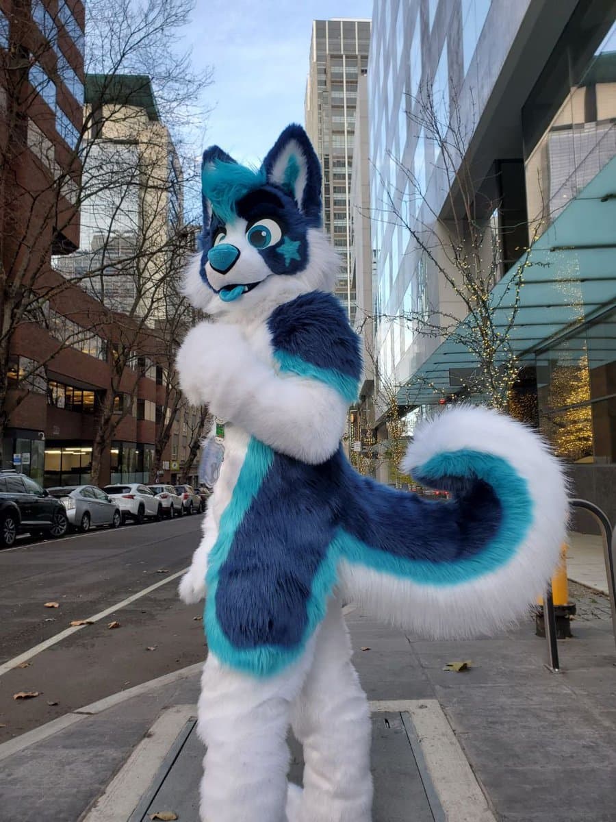 [FURRY] ??? vietnamese nonbinary femboy with a cute face (ņöväfłüffÿħüşķŷ)