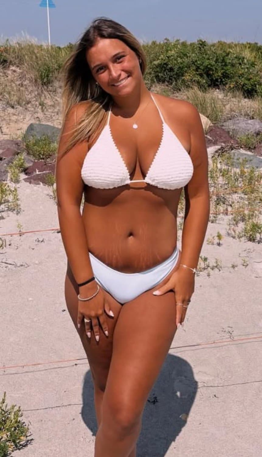 Busty whore has stretch marks that look like ropes of cum. Bitch forgot to wipe off ?