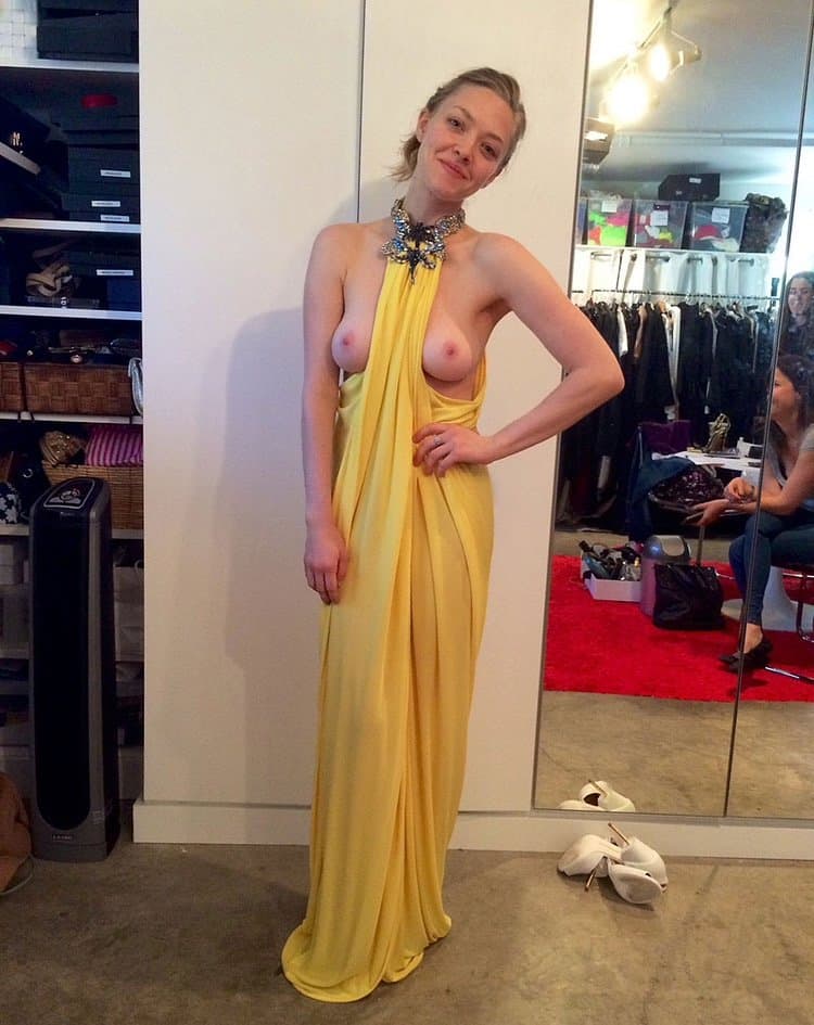 Hollywood Actress caught sucking sick on boat!