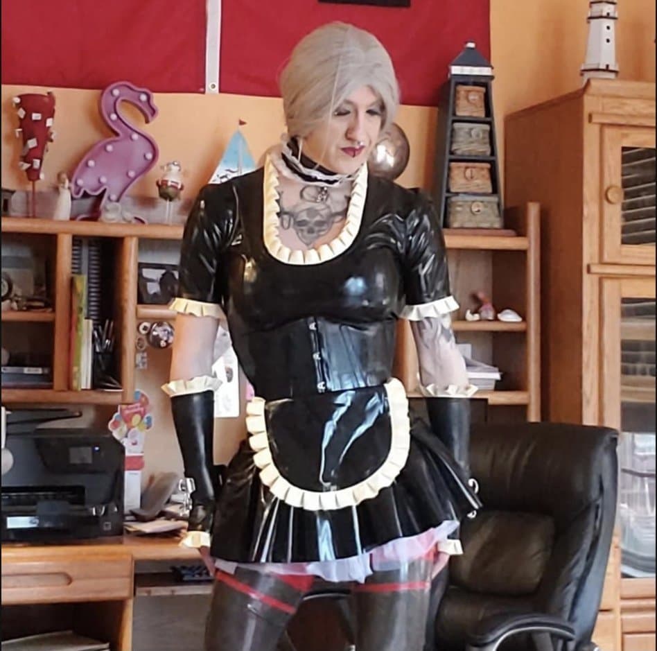 Comment what you’d do to this pathetic trans sissy latex whore.Tiffany minx @tiffanyminxcosplay