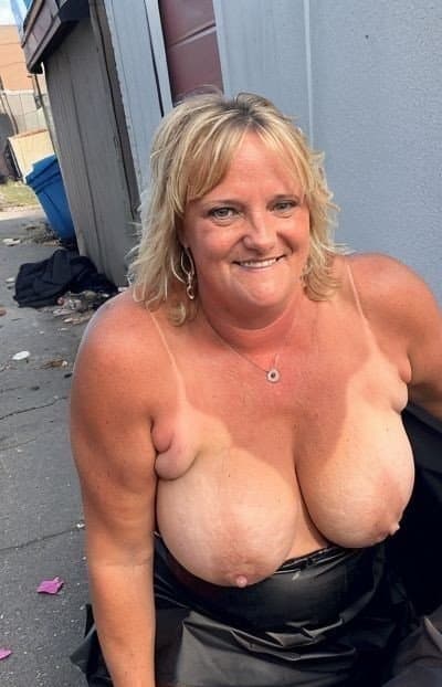 Mrs. Joanne Tanner a Real Public Schoolteacher Looking to Suck and Fuck in the Alley