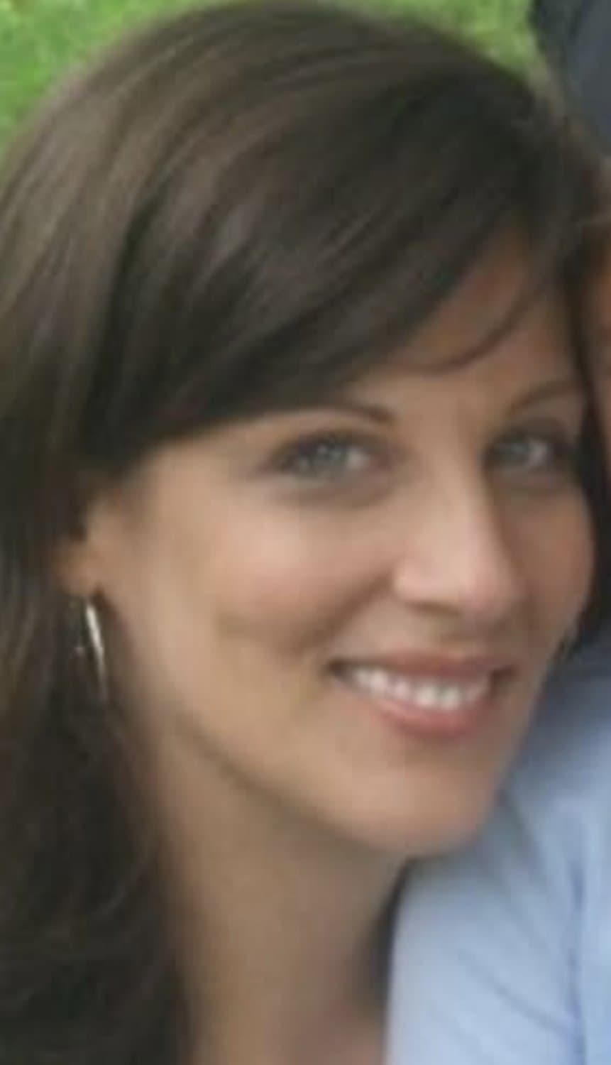 Click to view full size Teacher, 41, horny Wife, hubby deployed, meeting random men taking them raw at mall where she works