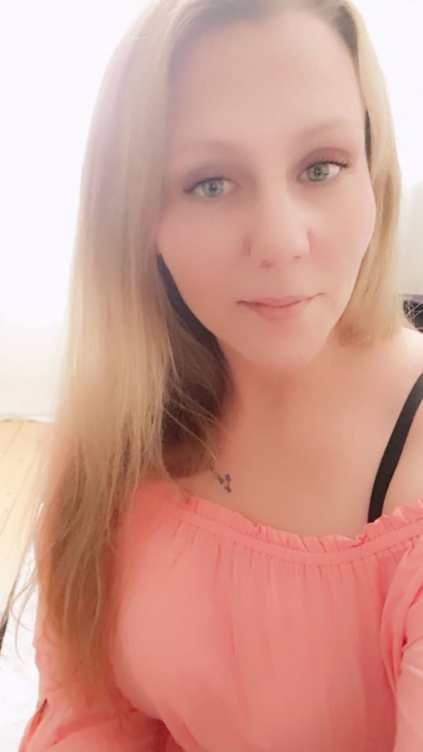 Yvonnethemilf (found my moms nudes in her early 30s)