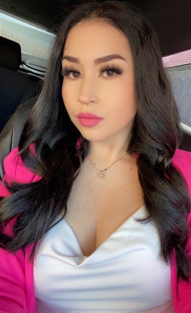 Click to view full size IG: Soy_Isisbm beautiful latina with perky tits and sexy feet